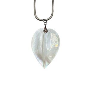 Mother of Pearl Teardrop Sterling Silver Pendant Necklace Leaf Heart 18 Inches